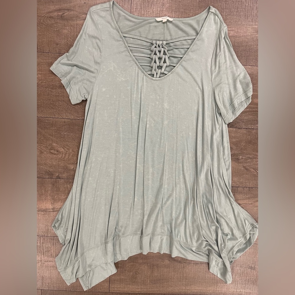 Boutique Easel tunic like new size M